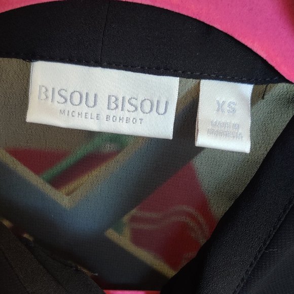 Black top with ruffle cuffs - Picture 3 of 3